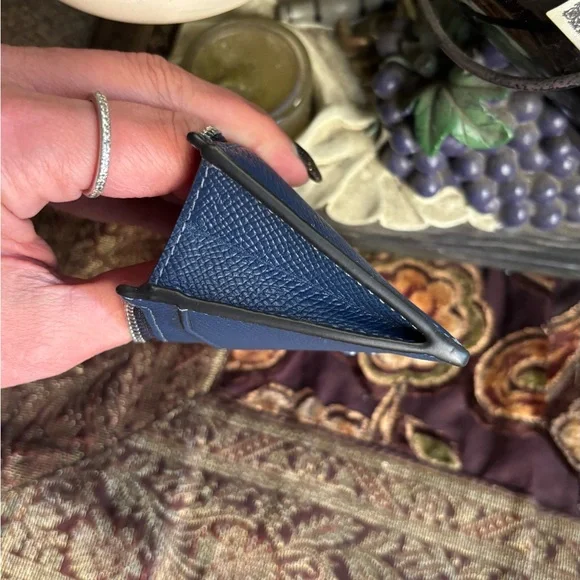 Authentic COACH 1941 calf leather zip top card holder with key hinge. - Picture 6 of 10